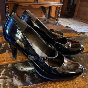 Kenneth Cole Reaction Black Patent Heels